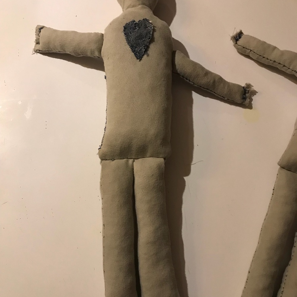 5 piece primitive 2 dolls,2 mini rag rugs ,1 heart - Picture 5 of 6